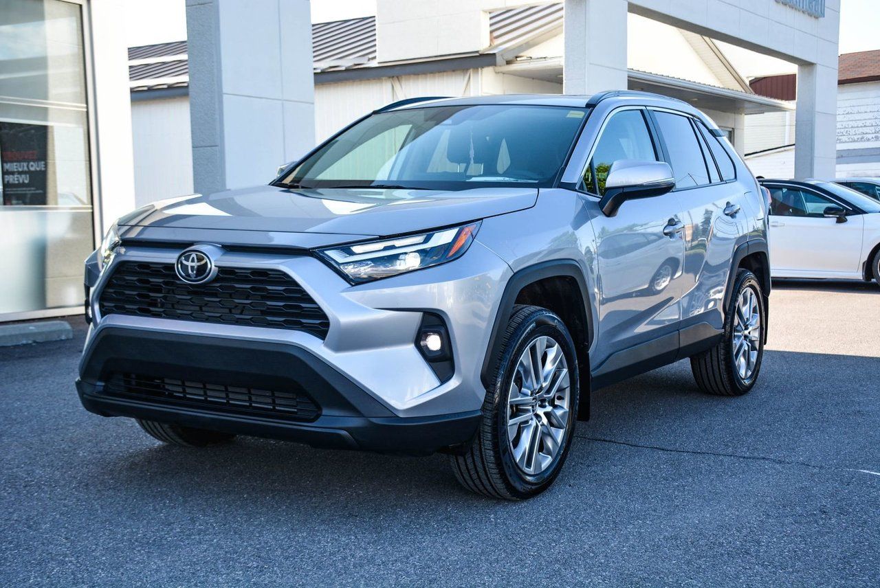Toyota RAV4 XLE PREMIUM LEATHER SUNROOF 2024
