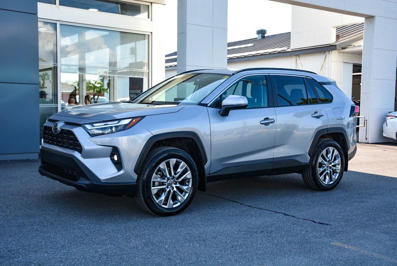 Toyota RAV4 XLE PREMIUM LEATHER SUNROOF 2024 — photo 3