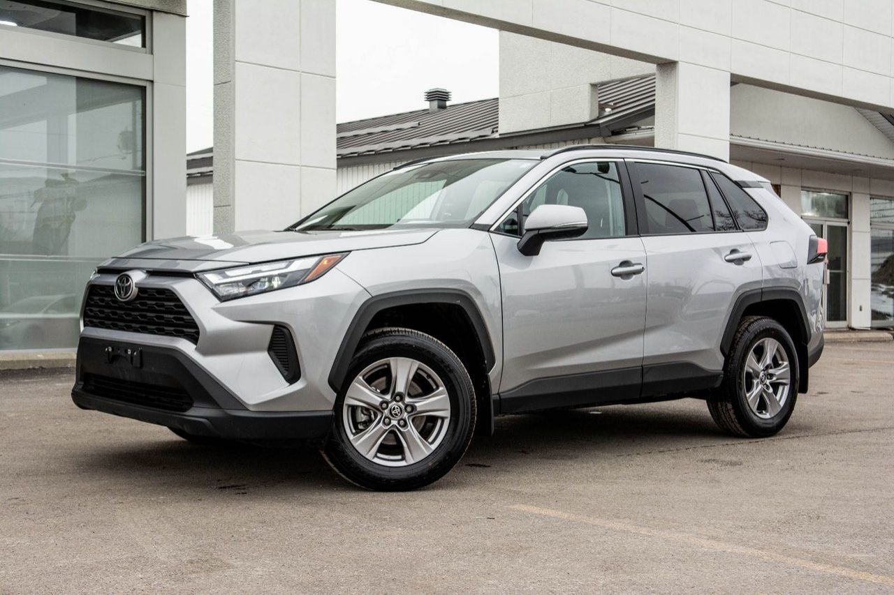 Toyota RAV4 XLE AWD CERTIFIED TOYOTA 2025 — photo 3