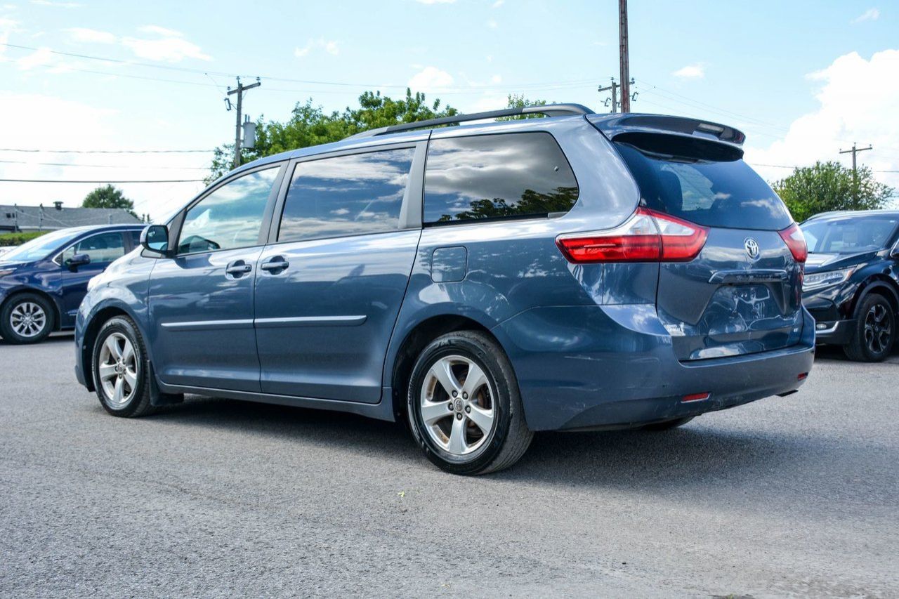 Toyota Sienna LE FWD 2017 — photo 6