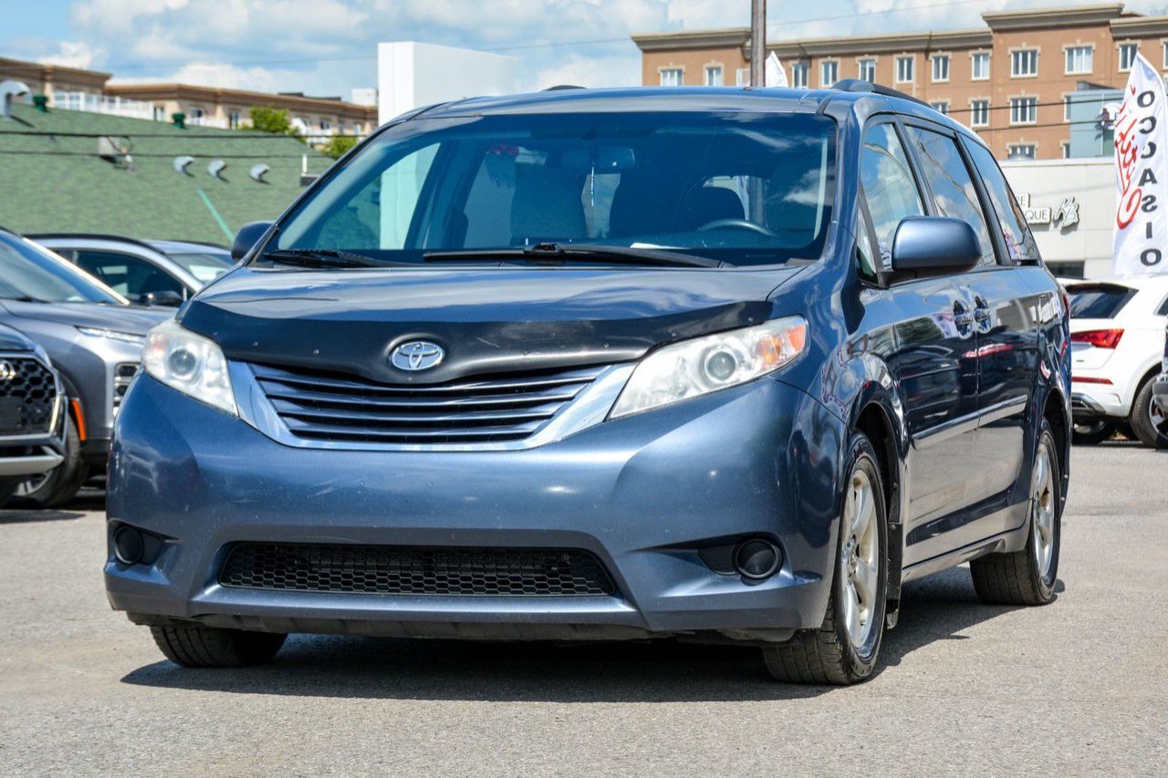 Toyota Sienna LE FWD 2017 — photo 2