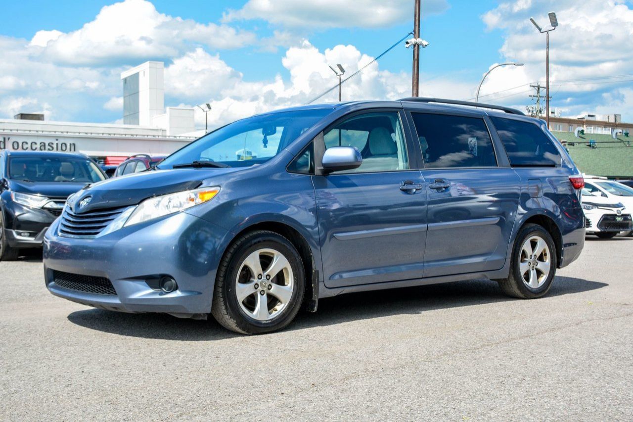 Toyota Sienna LE FWD 2017 — photo 4