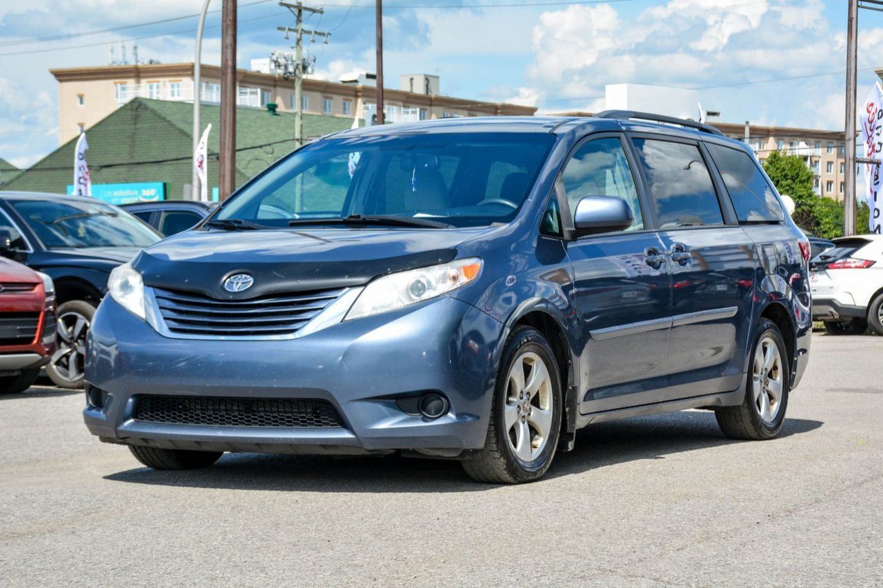 Toyota Sienna LE FWD 2017 — photo 3