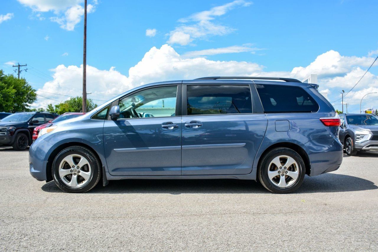 Toyota Sienna LE FWD 2017 — photo 5
