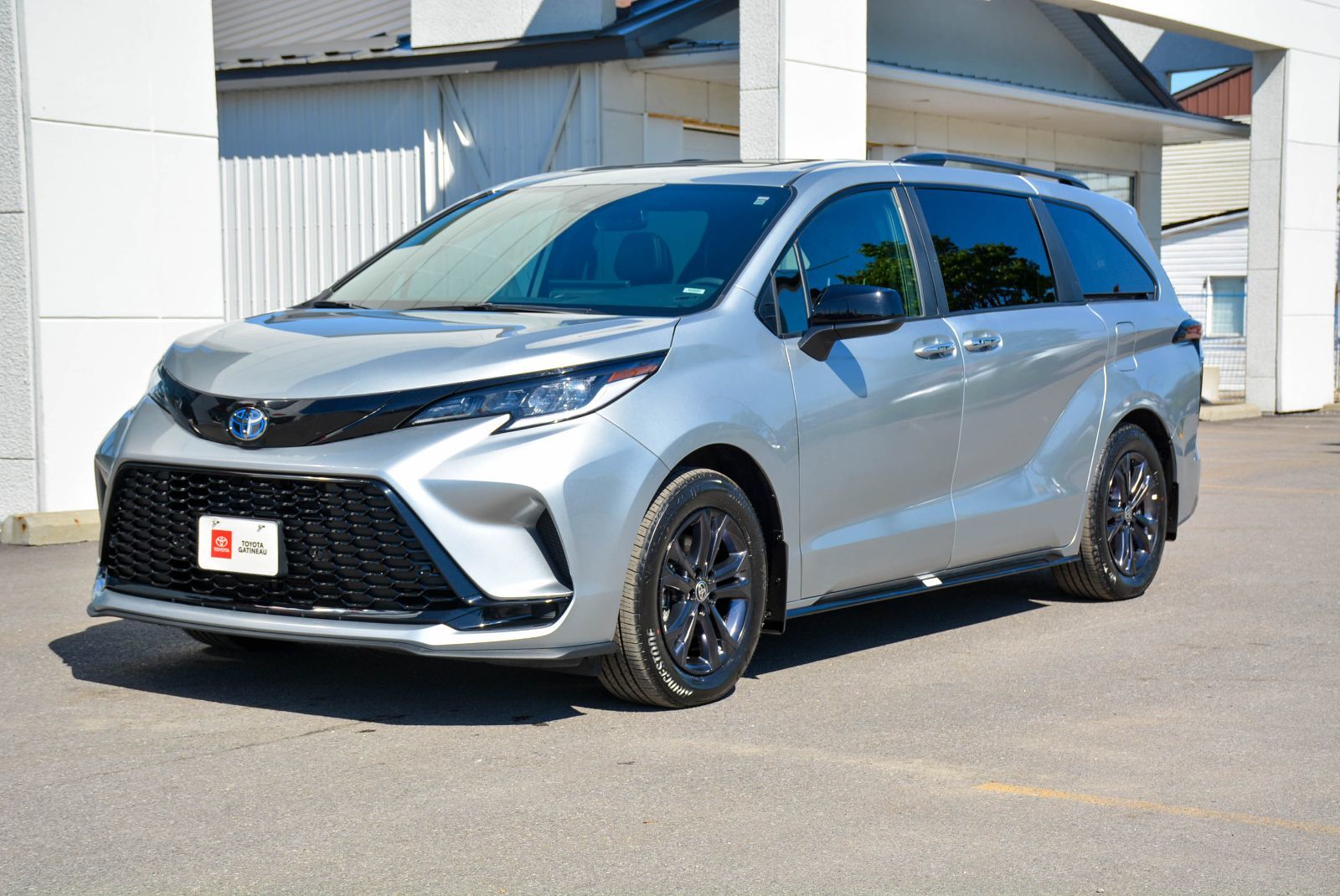 2025 Toyota Sienna Hybrid XSE  7-PASS