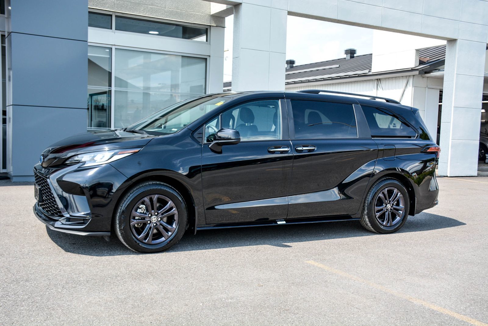 Toyota Sienna XSE AWD CERTIFIED TOYOTA 2025 — photo 3