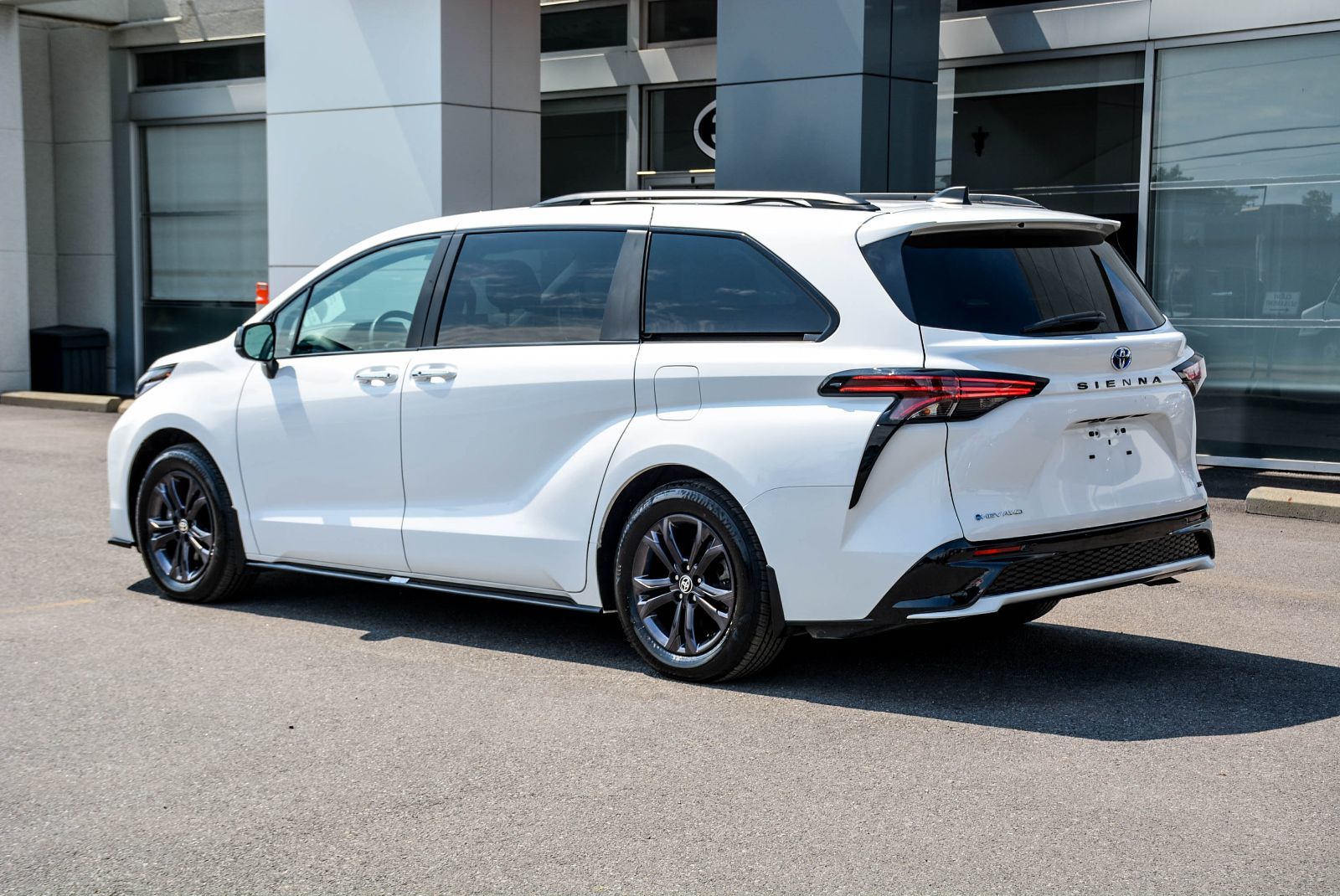 Toyota Sienna XSE AWD CERTIFIED TOYOTA 2025 — photo 4