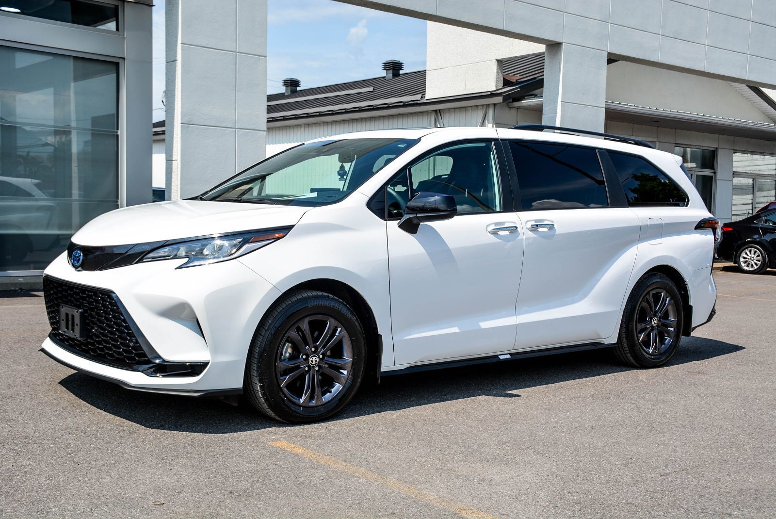 Toyota Sienna XSE AWD CERTIFIED TOYOTA 2025 — photo 2