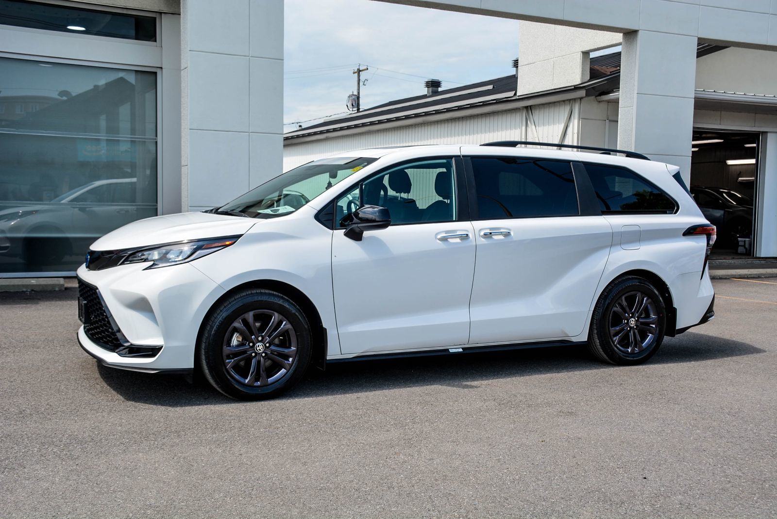 Toyota Sienna XSE AWD CERTIFIED TOYOTA 2025 — photo 3