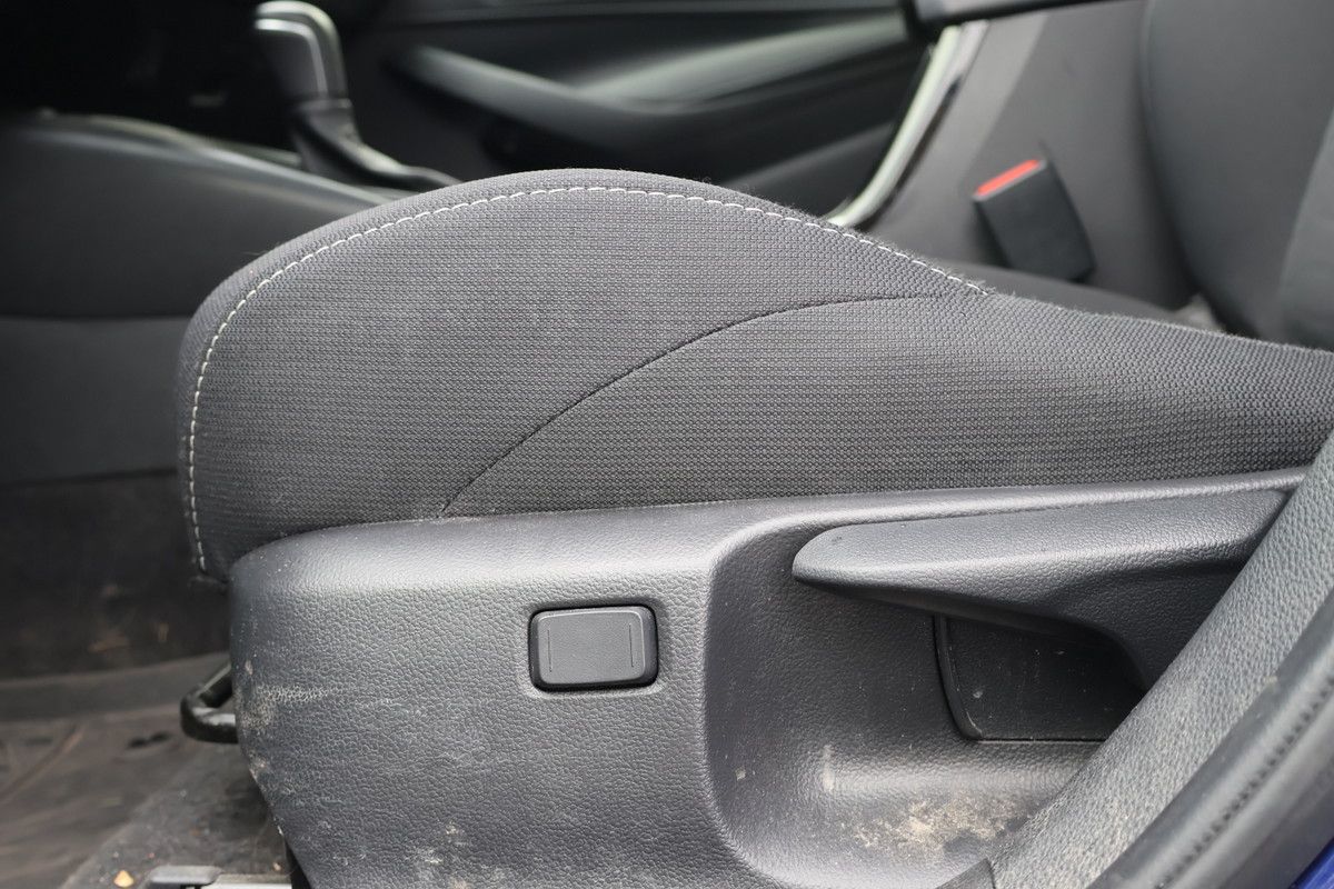 Photo 2024 Toyota Corolla Hatchback SE PLUS, FWD, A/C, POWER GROUP, CRUISE, BLUETOOTH #8