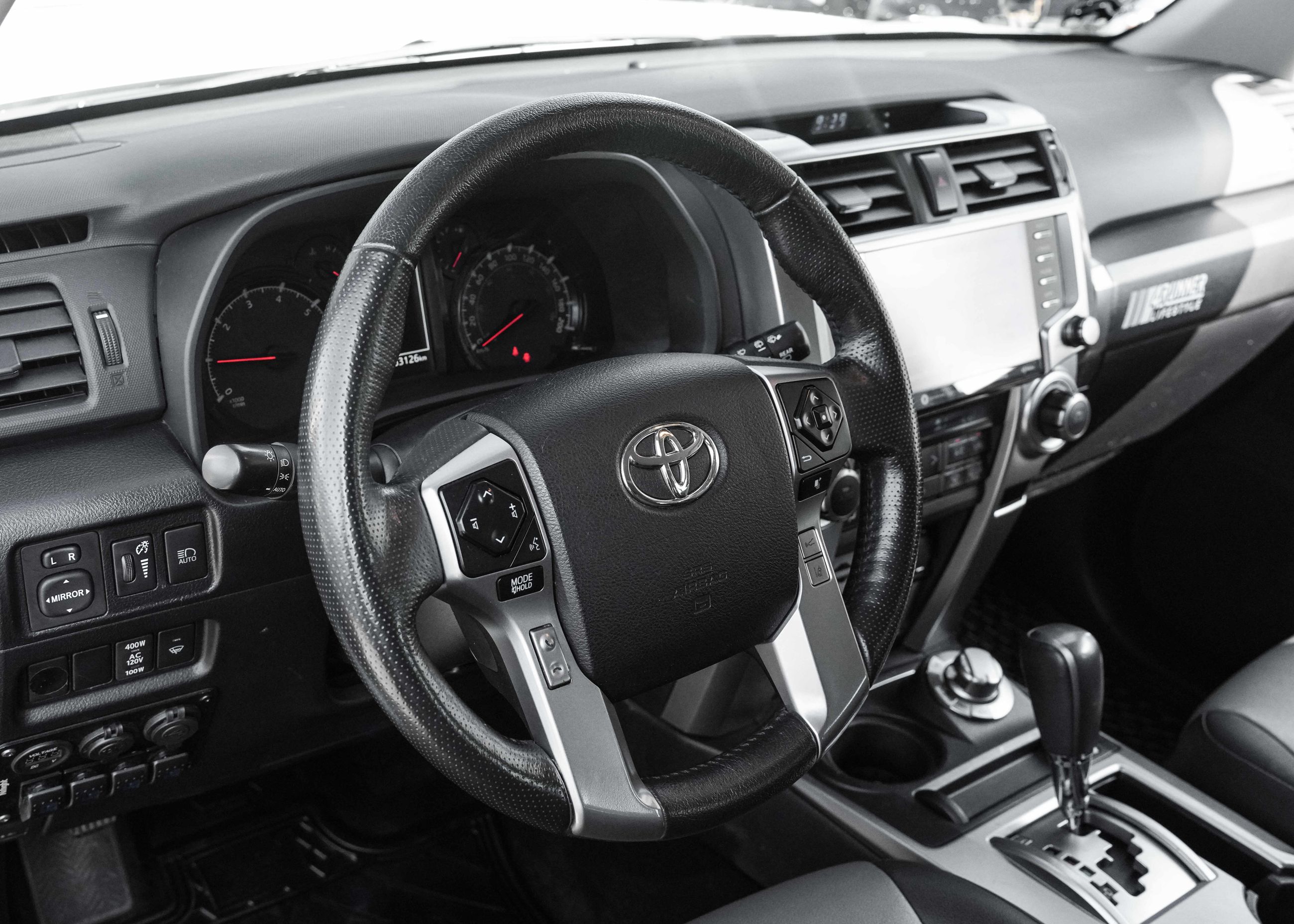 Toyota 4Runner SR5 2023 — photo 8
