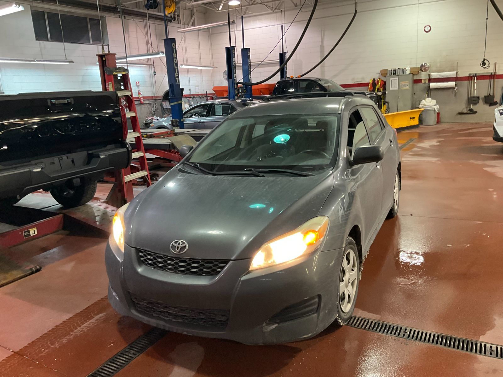 Spinelli Toyota PointeClaire Toyota Matrix AWD 2010 240302A