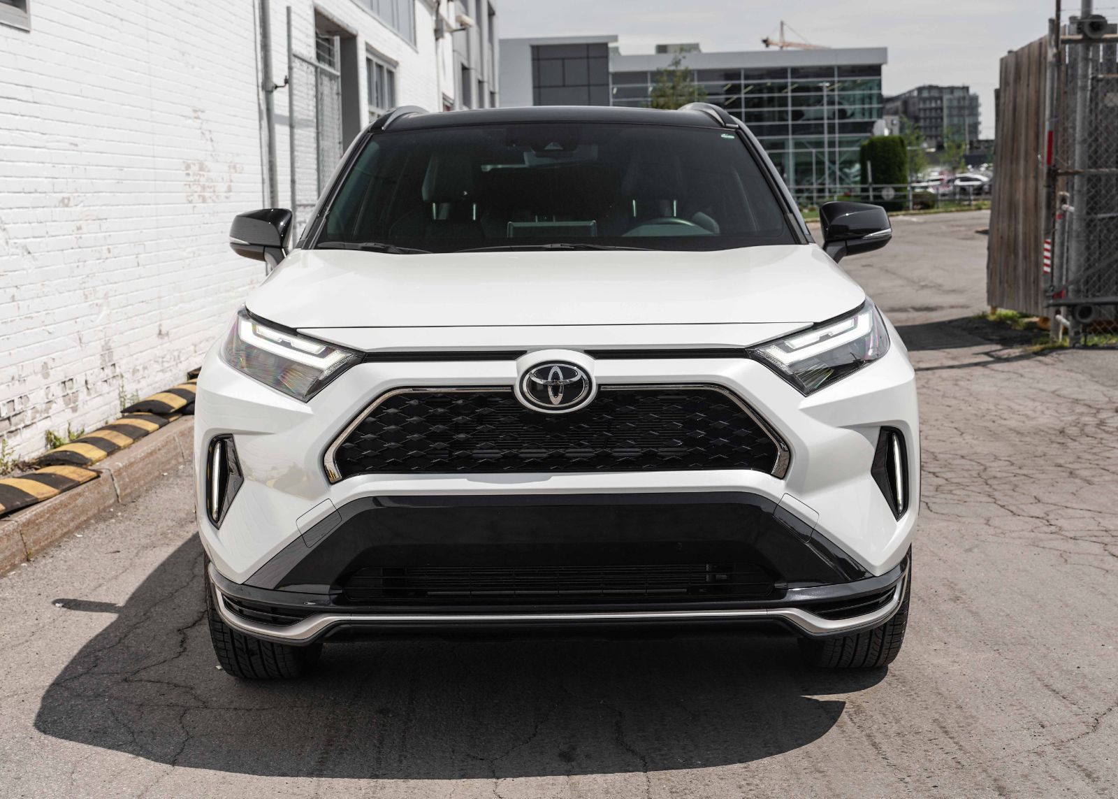 Toyota RAV4 Plug-In Hybrid XSE 2025 — photo 2