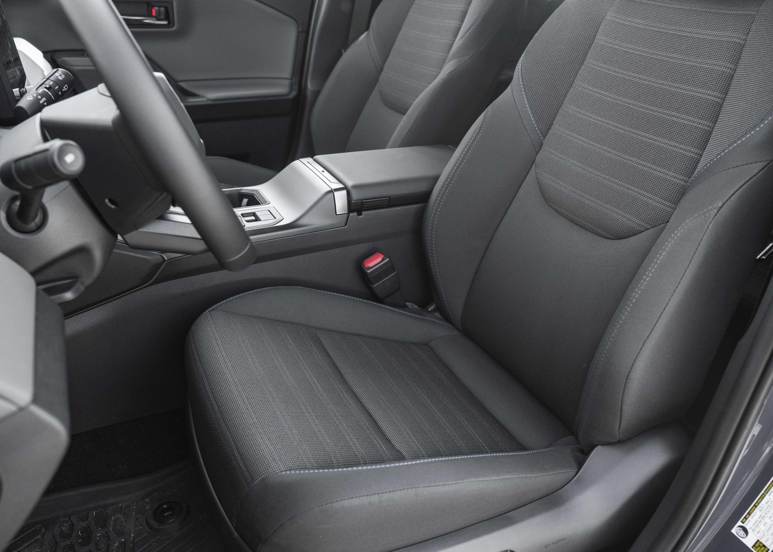 Toyota RAV4 PLUG-IN HYBRID SE 2026 — photo 7