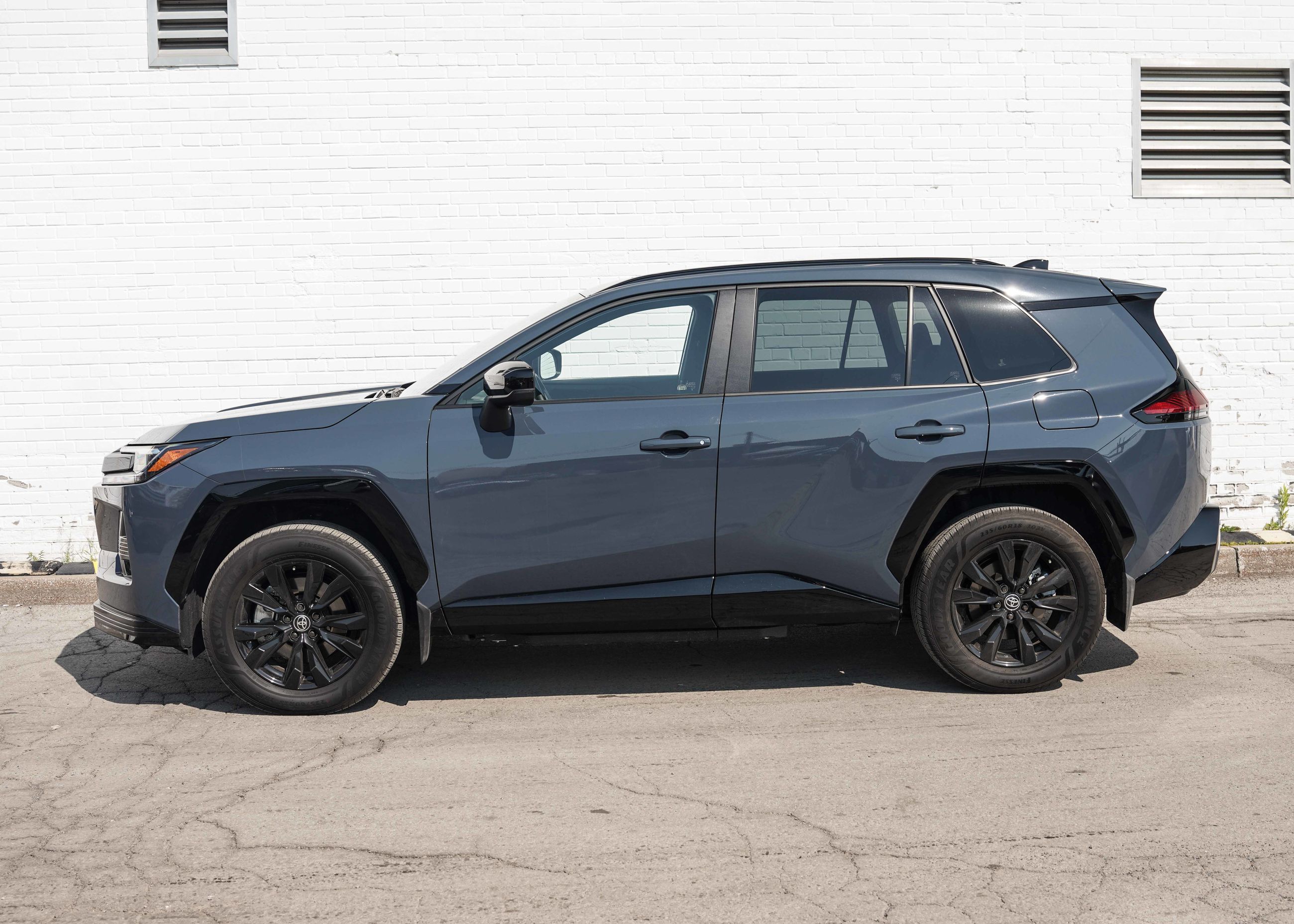 Toyota RAV4 PLUG-IN HYBRID SE 2026 — photo 3
