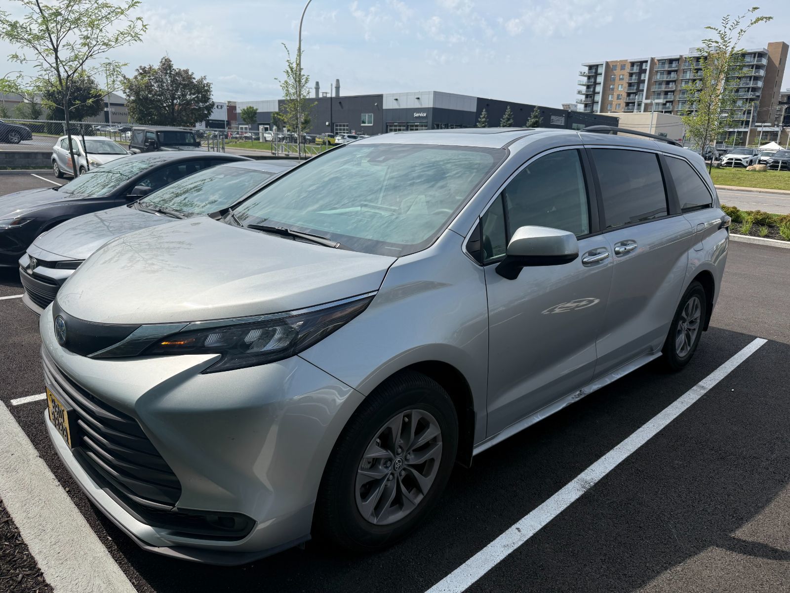Toyota Sienna Hybrid XLE HYBRID 2025