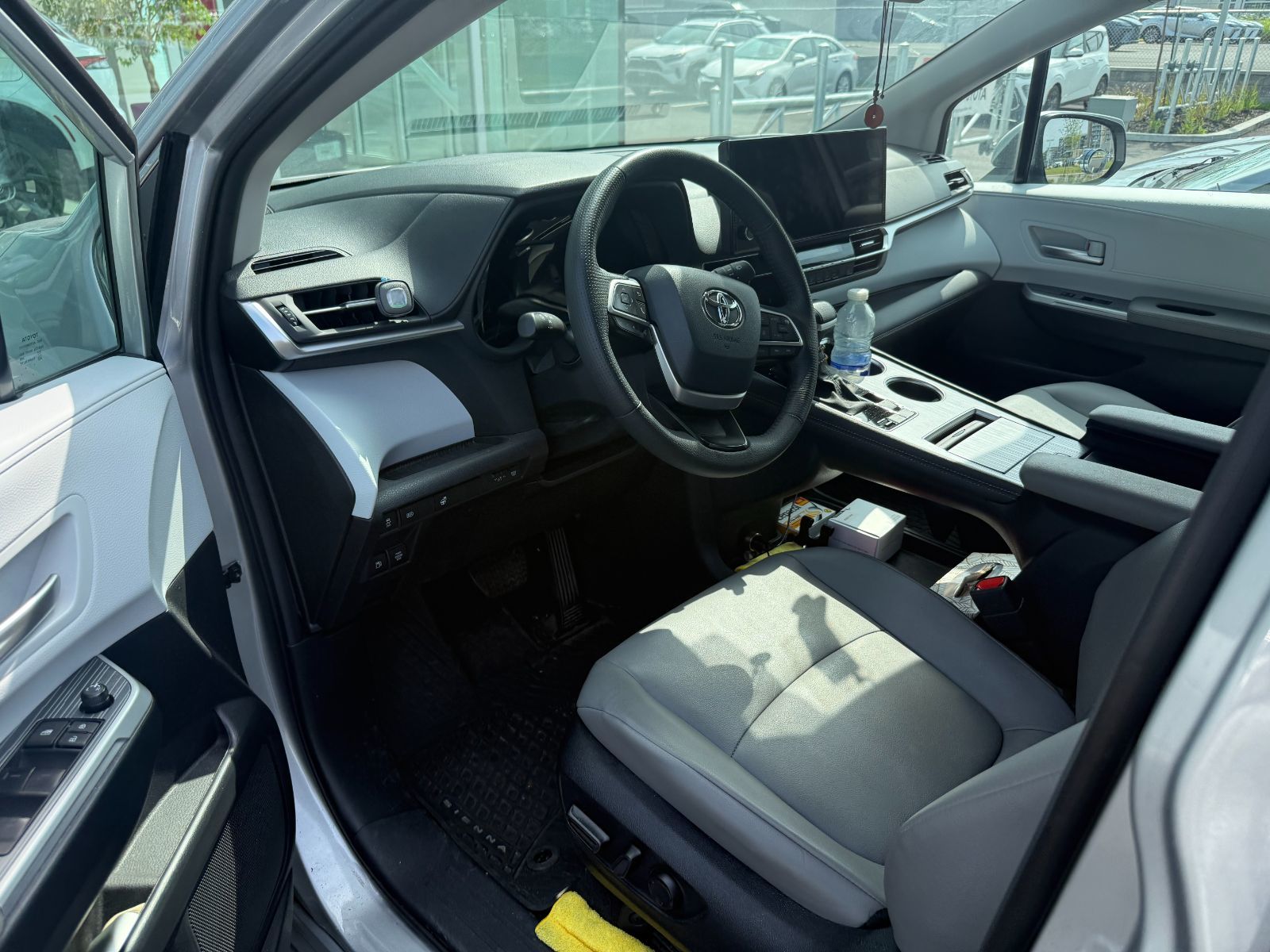 Toyota Sienna Hybrid XLE HYBRID 2025 — photo 5
