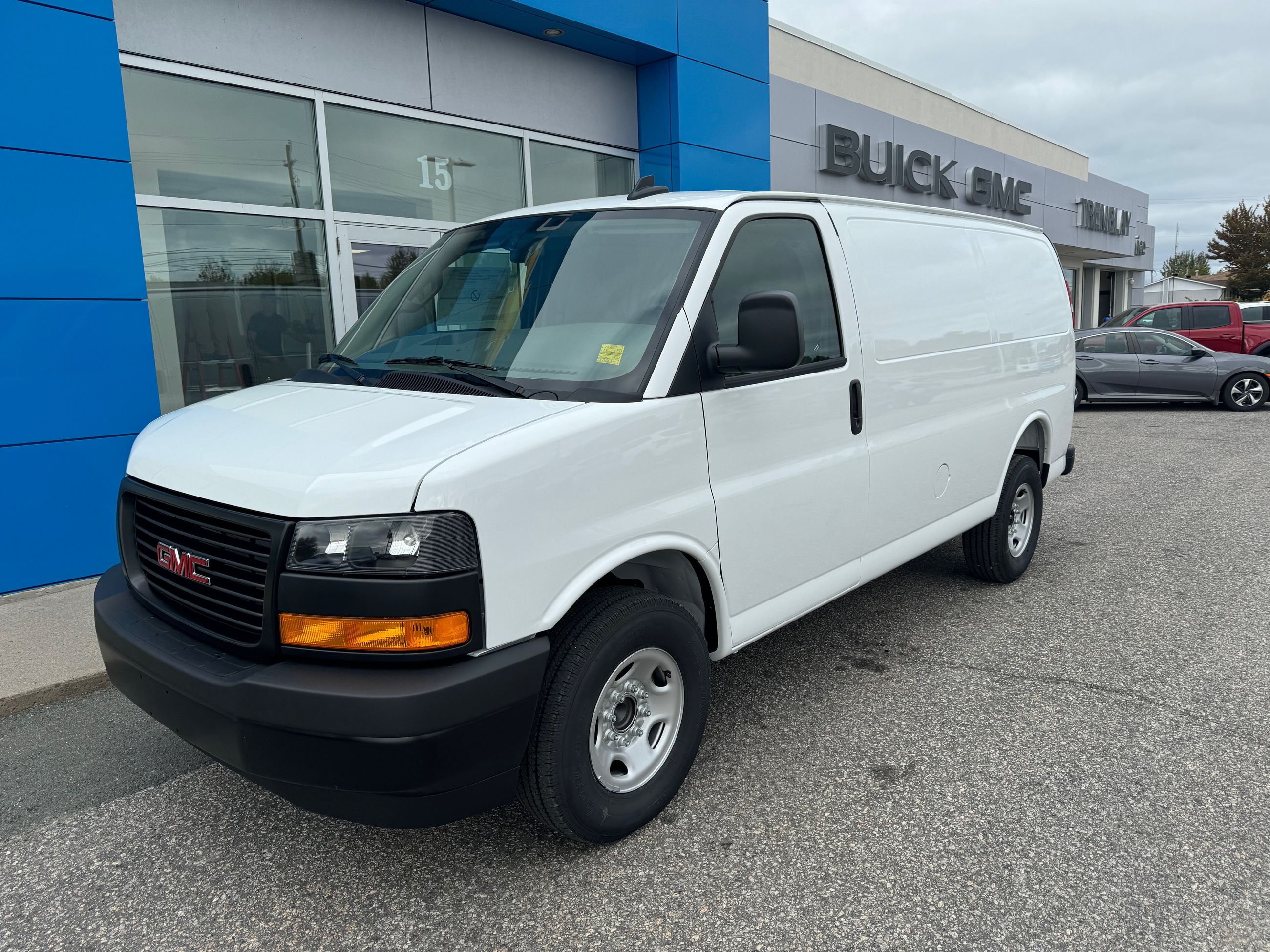 2025 GMC Savana WT 135