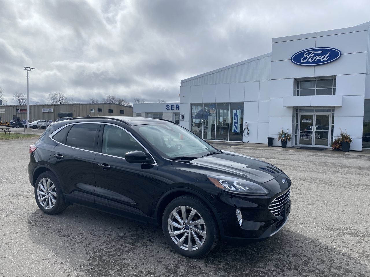 Ford Escape Titanium Hybrid 2021 | #V821 | Trillium Ford Lincoln Ltd. à ...