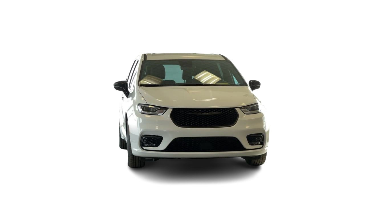 2024 Chrysler Pacifica Hybrid in Regina, Saskatchewan