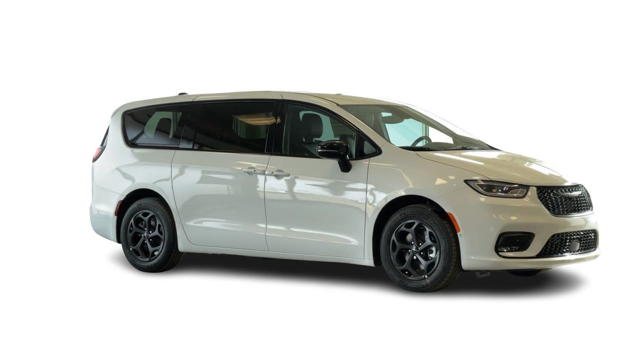 2024 Chrysler Pacifica Hybrid in Regina, Saskatchewan