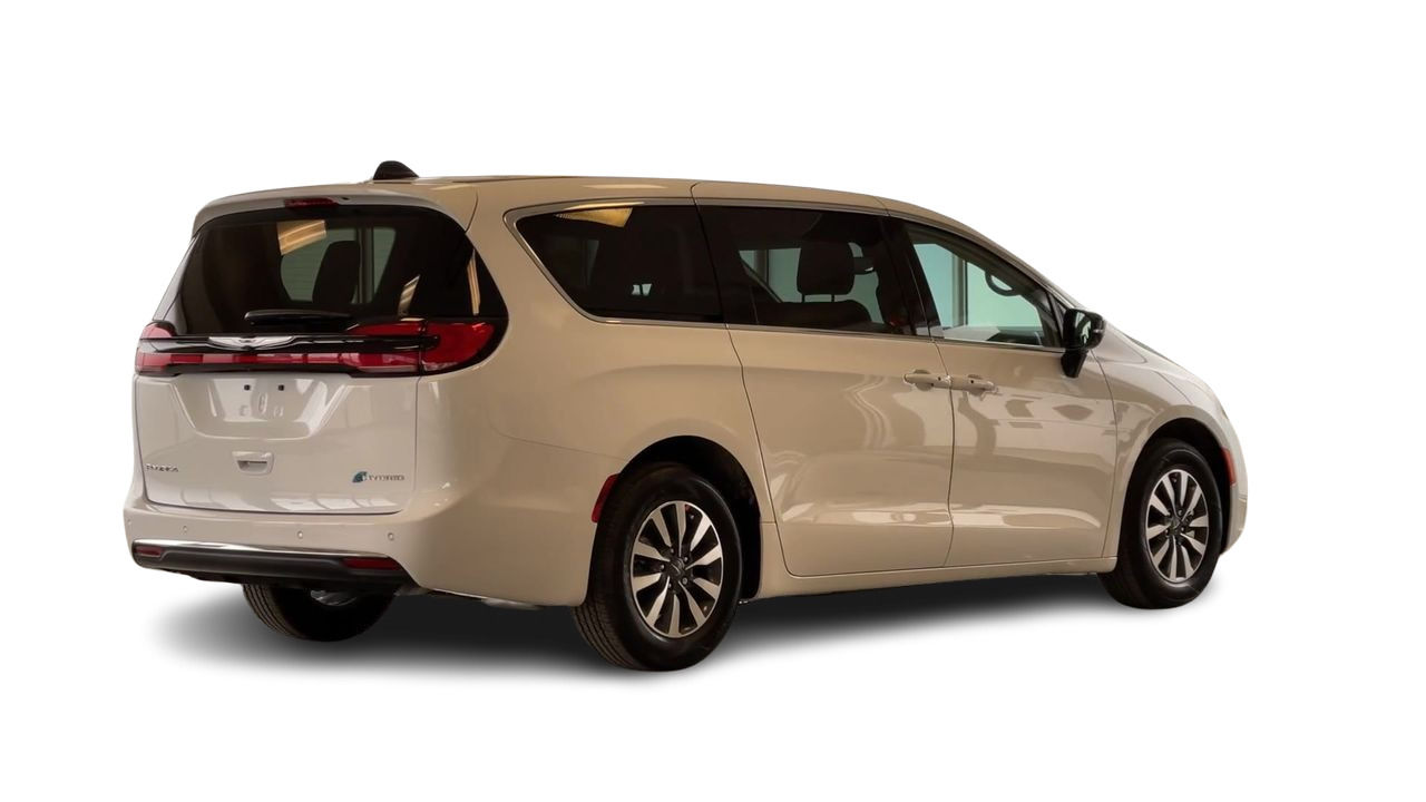 2024 Chrysler Pacifica Hybrid in Regina, Saskatchewan