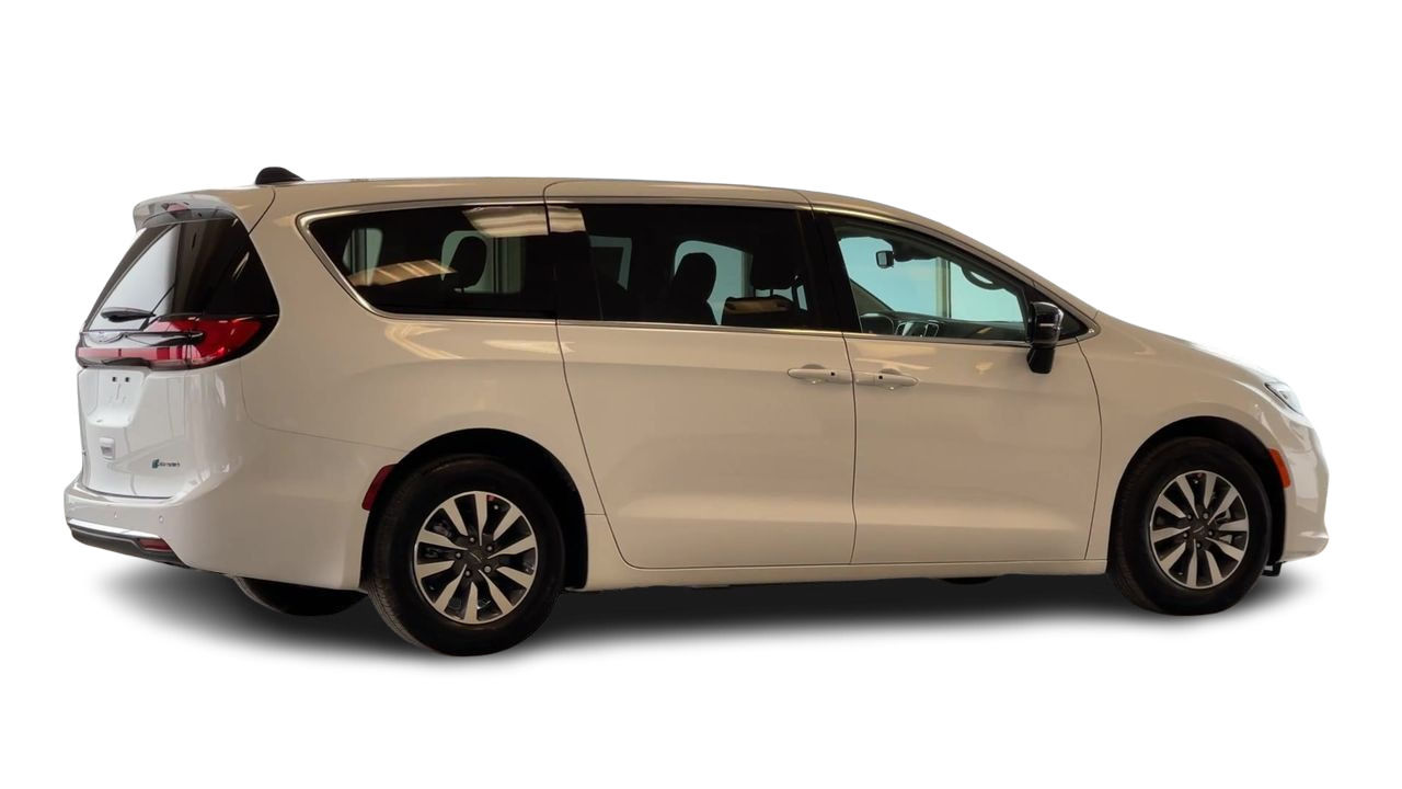 2024 Chrysler Pacifica Hybrid in Regina, Saskatchewan