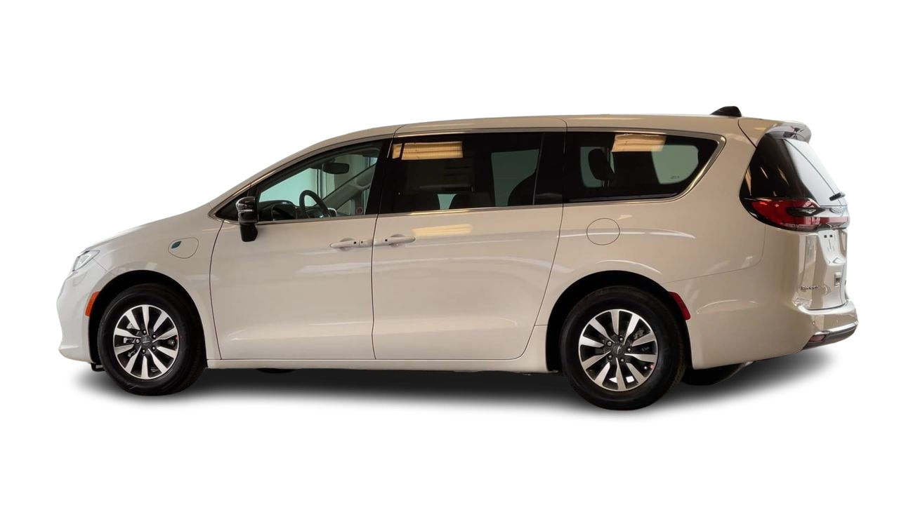 2024 Chrysler Pacifica Hybrid in Regina, Saskatchewan