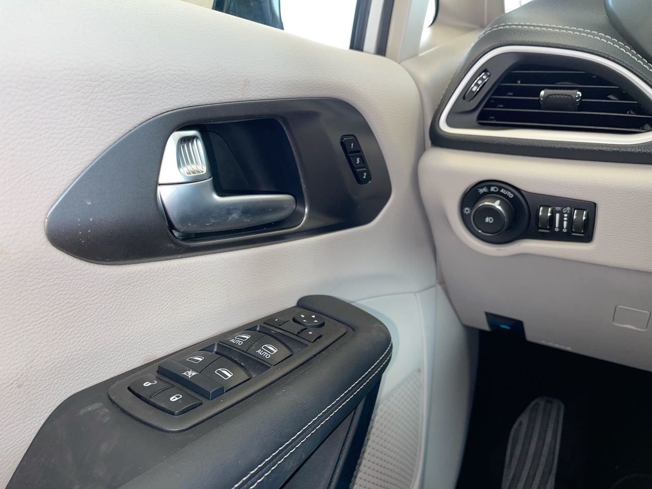 2024 Chrysler Pacifica Hybrid in Regina, Saskatchewan