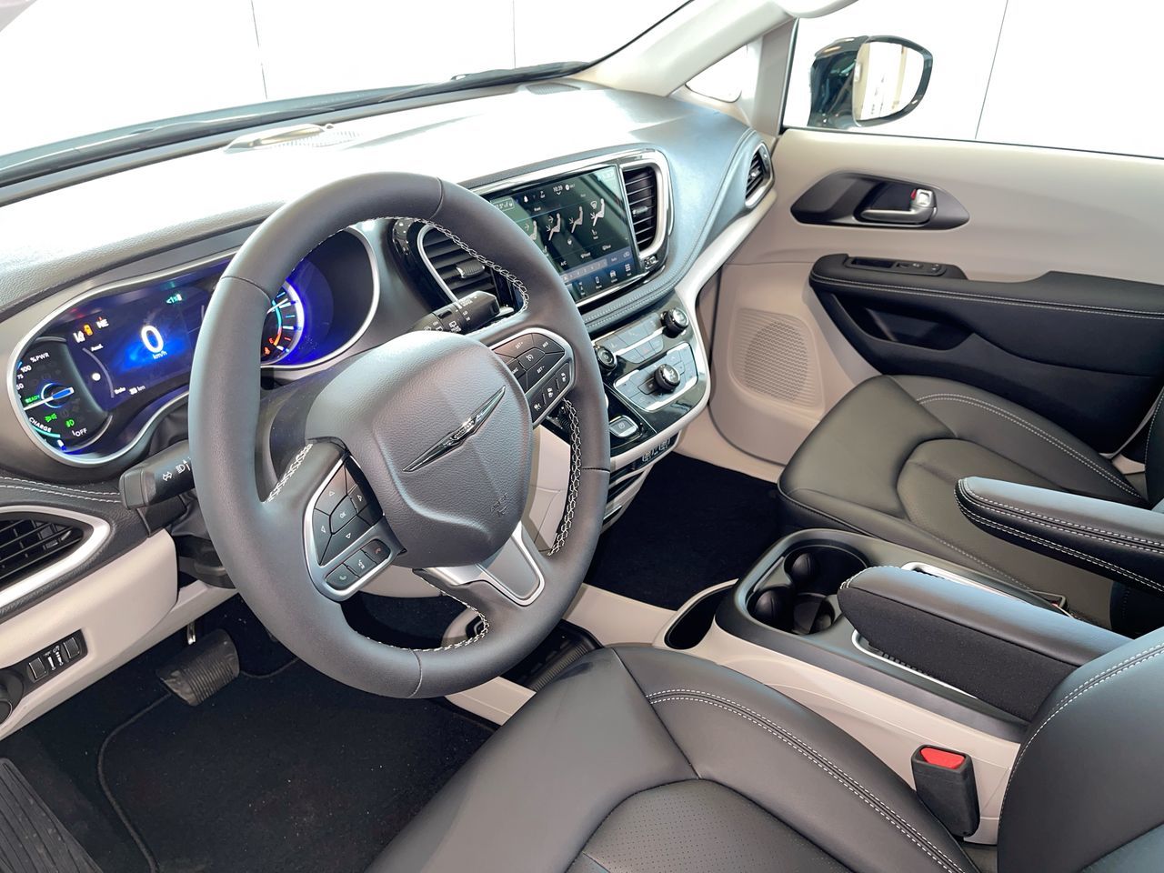 2024 Chrysler Pacifica Hybrid in Regina, Saskatchewan