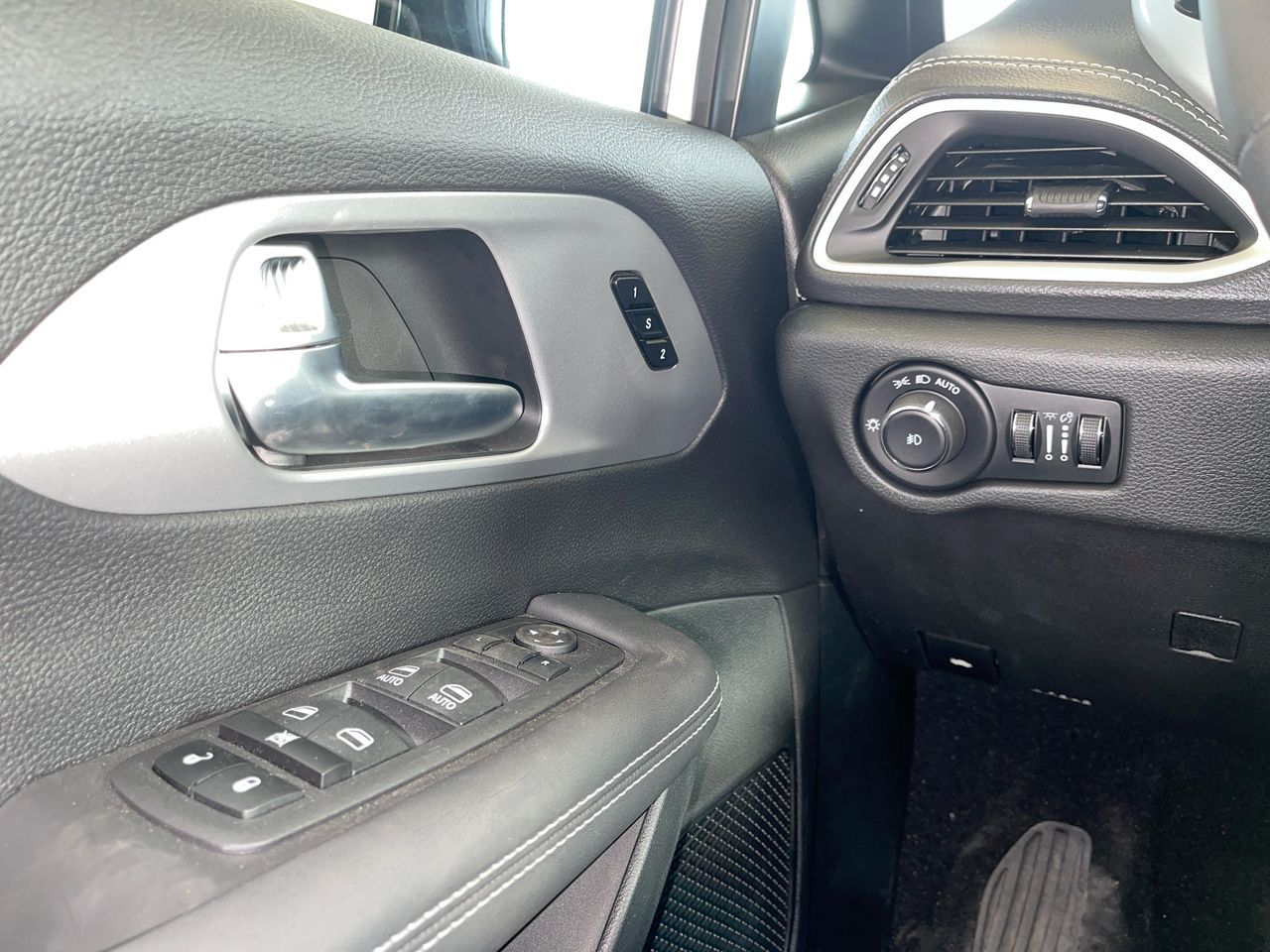 2024 Chrysler Pacifica Hybrid