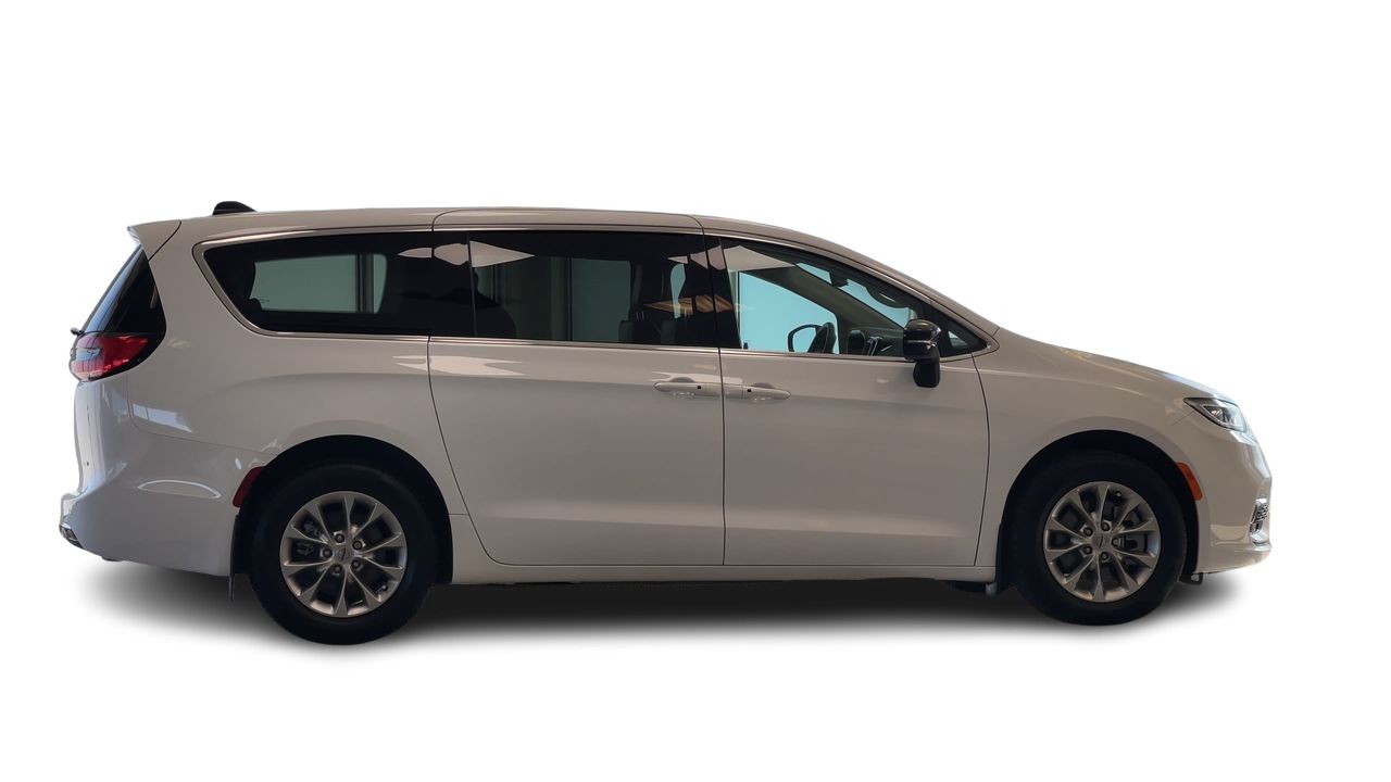 2024 Chrysler Pacifica in Regina, Saskatchewan