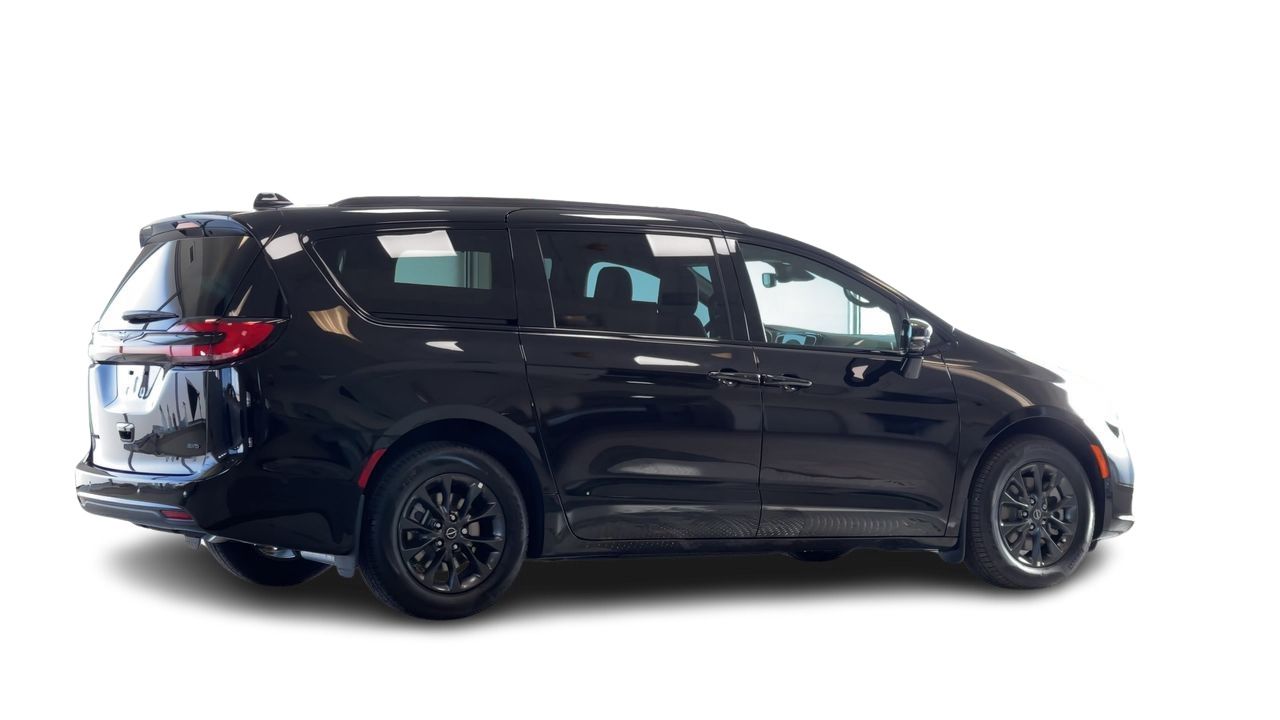 2025 Chrysler Pacifica in Regina, Saskatchewan