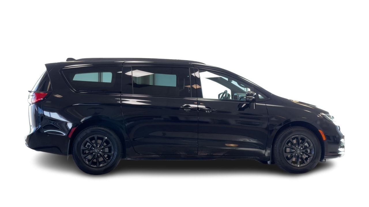 2025 Chrysler Pacifica in Regina, Saskatchewan
