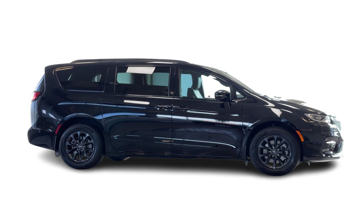 2025 Chrysler Pacifica in Regina, Saskatchewan