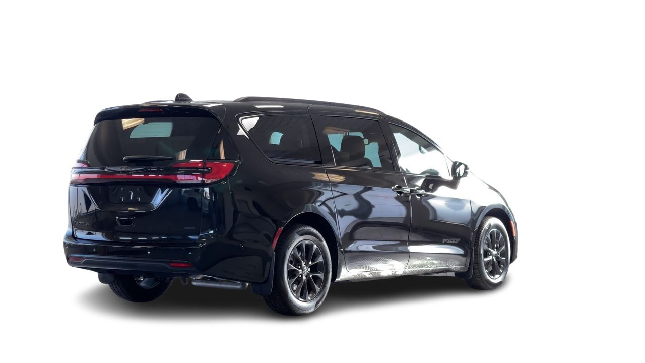 2025 Chrysler Pacifica in Regina, Saskatchewan