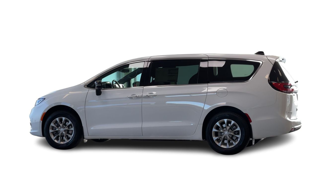 2027 Chrysler Pacifica in Regina, Saskatchewan