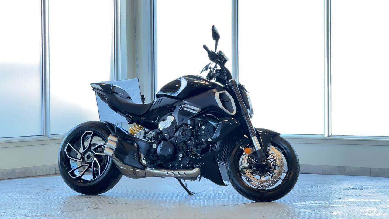 2024 Ducati Motorcycle Diavel in Regina, Saskatchewan