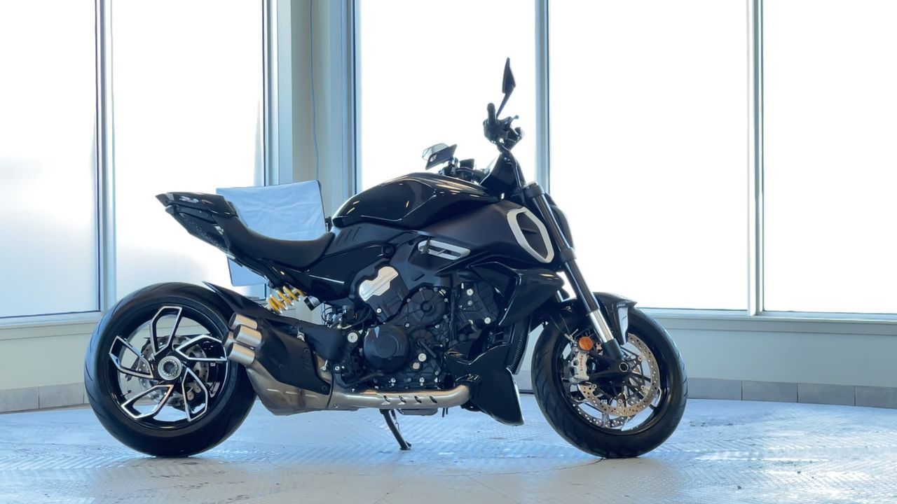 2024 Ducati Motorcycle Diavel in Regina, Saskatchewan
