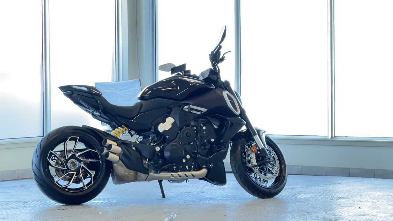 2024 Ducati Motorcycle Diavel in Regina, Saskatchewan