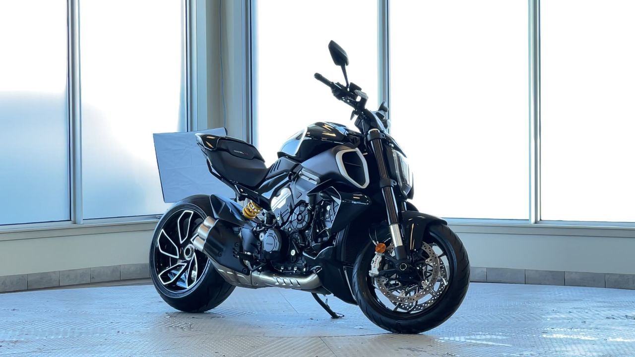 2024 Ducati Motorcycle Diavel in Regina, Saskatchewan