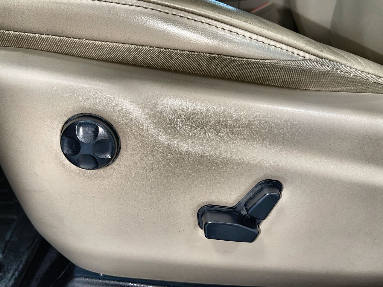 2017 Jeep Grand Cherokee 4X4 in Regina, Saskatchewan