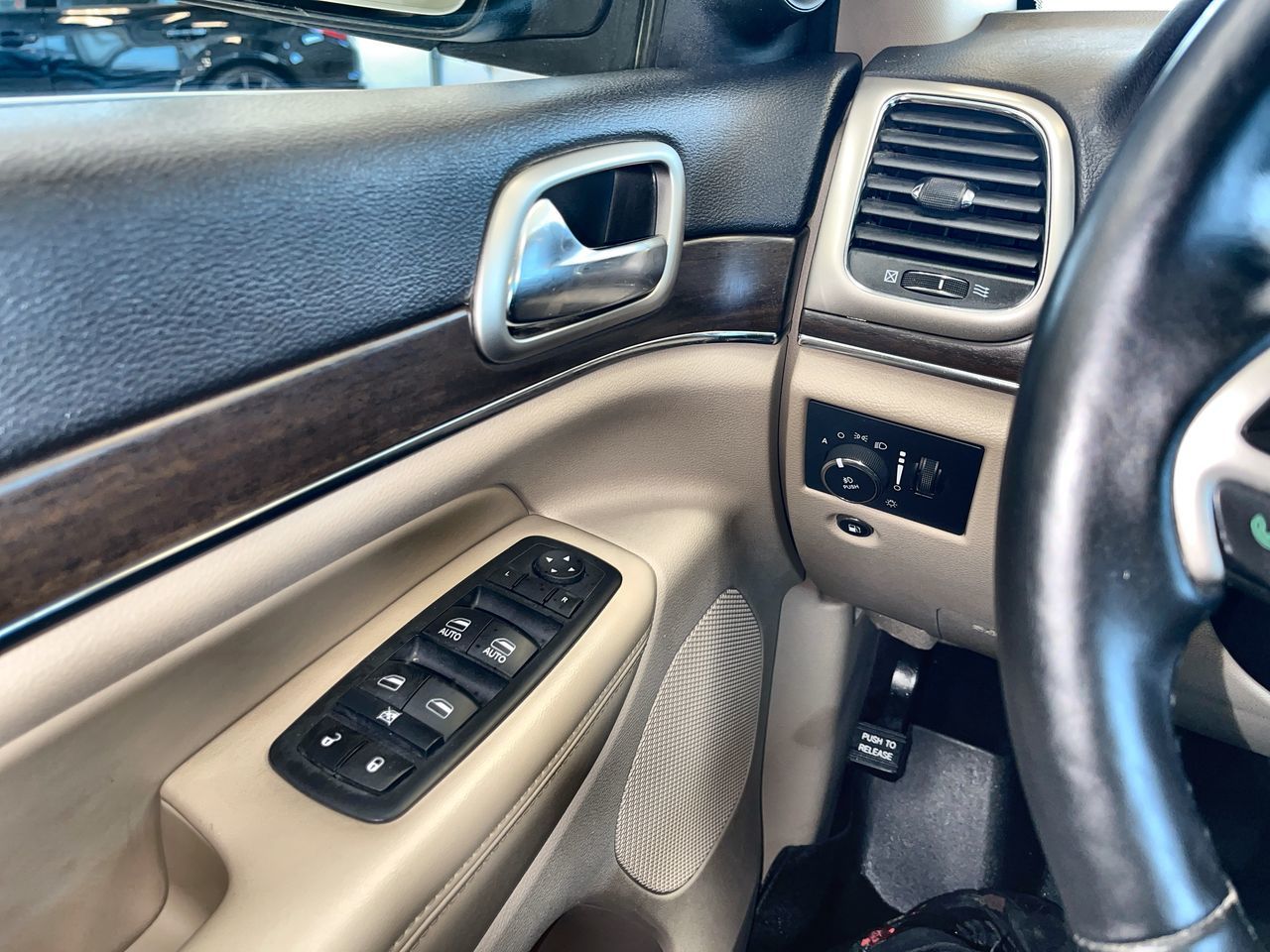 2017 Jeep Grand Cherokee 4X4 in Regina, Saskatchewan