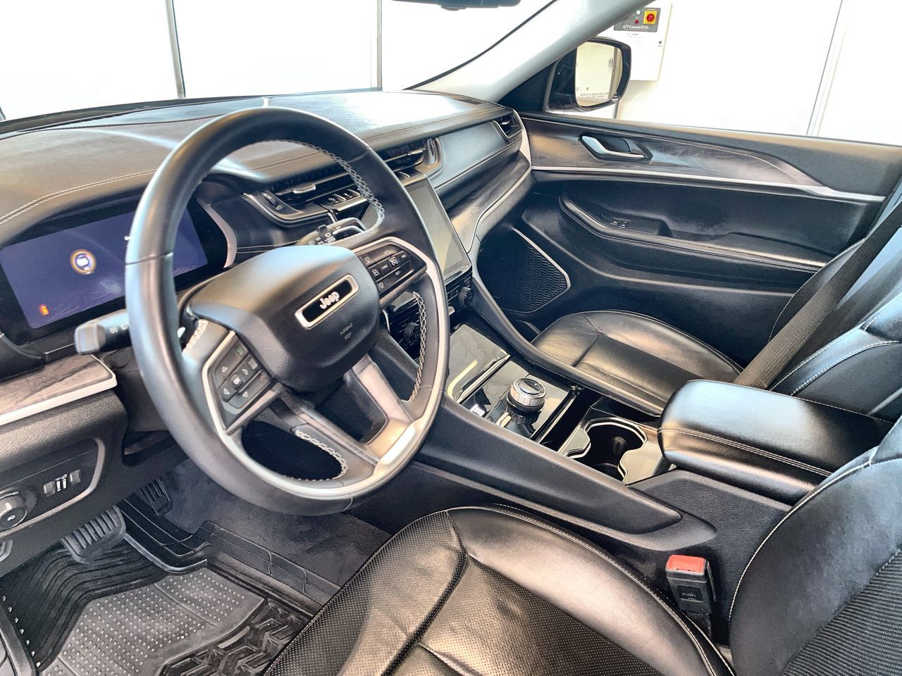 2023 Jeep Grand Cherokee 4X4 in Regina, Saskatchewan