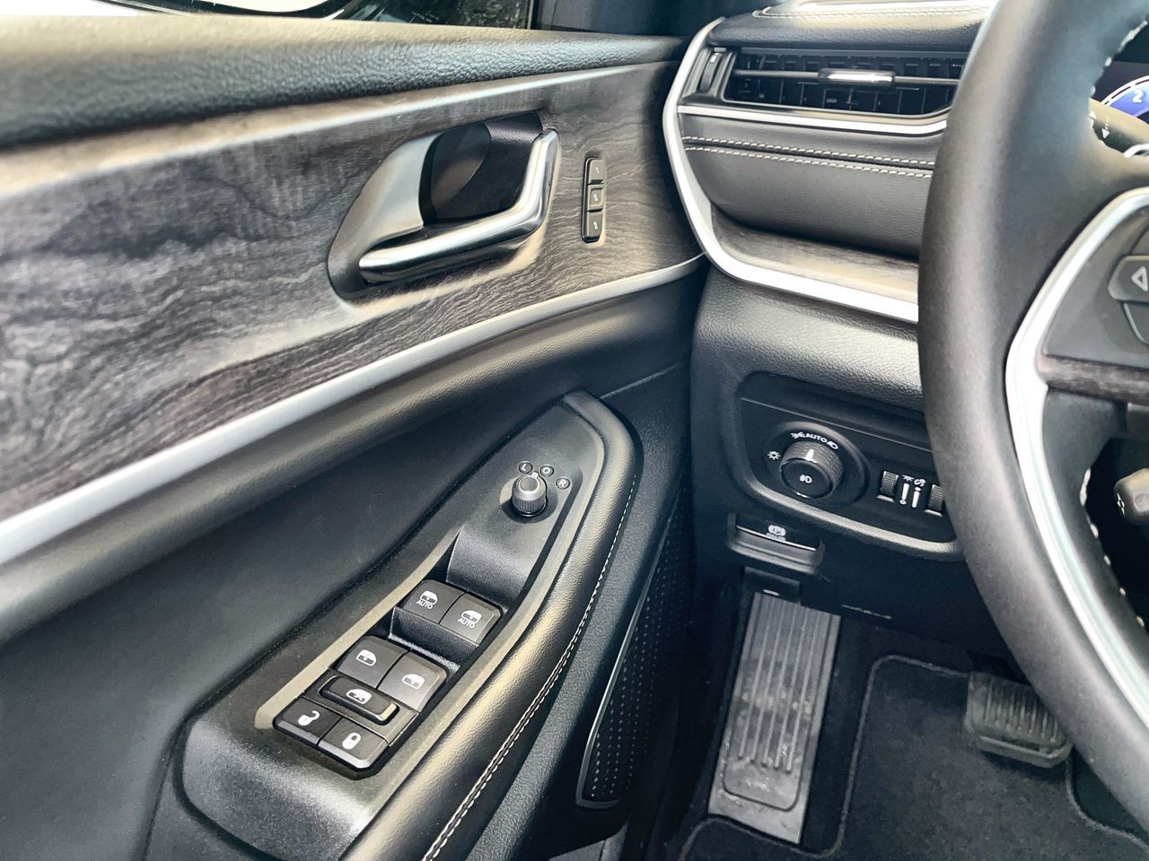 2025 Jeep Grand Cherokee L in Regina, Saskatchewan