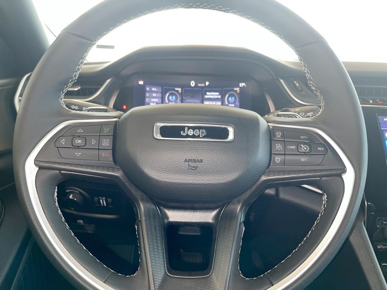 2025 Jeep GRAND CHEROKEE