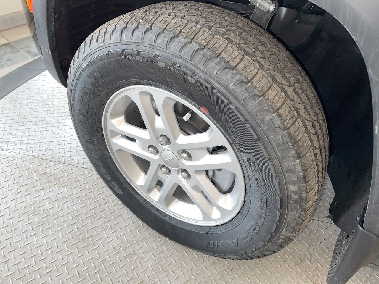 2025 Jeep GRAND CHEROKEE