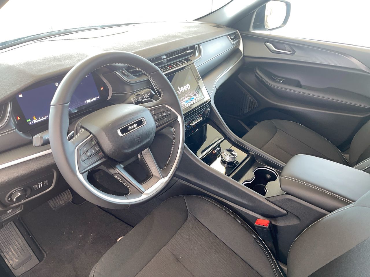 2025 Jeep GRAND CHEROKEE