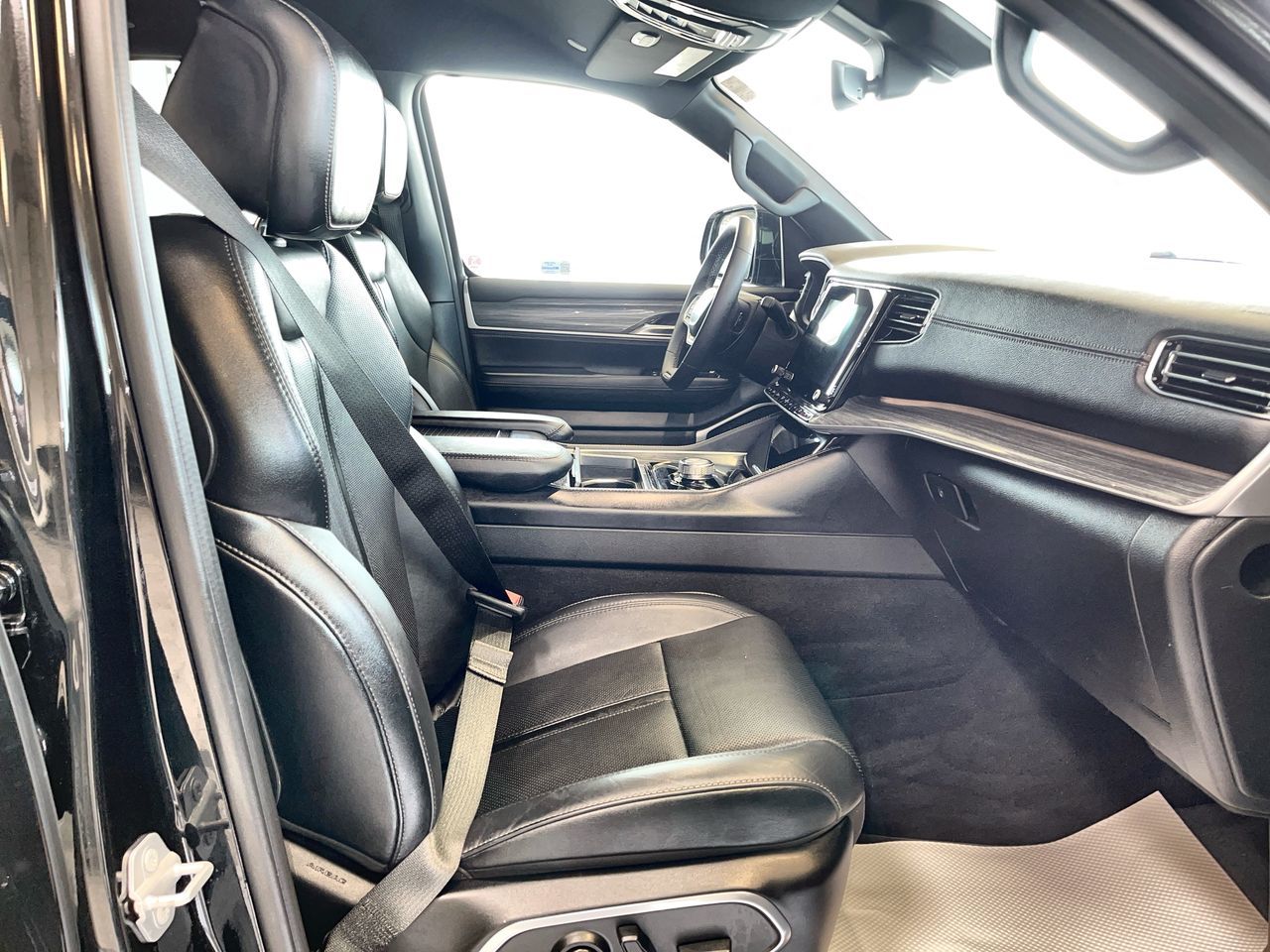 2022 Jeep WAGONEER in Regina, Saskatchewan