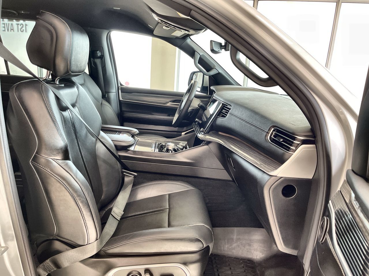 2022 Jeep Wagoneer
